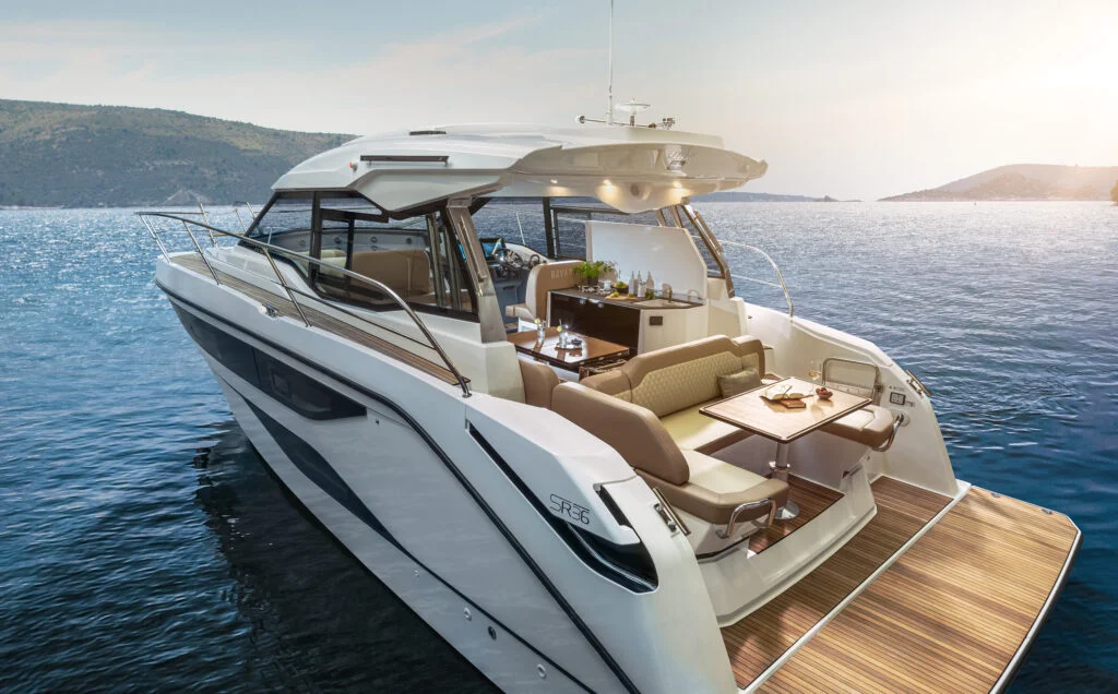Bavaria-Power-Yachts-hero